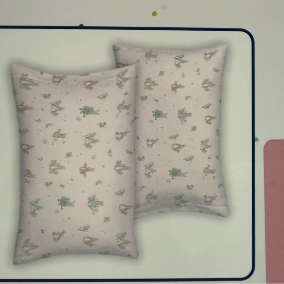 NWT Peter Rabbit Standard Pillowcases - Picture 2 of 2